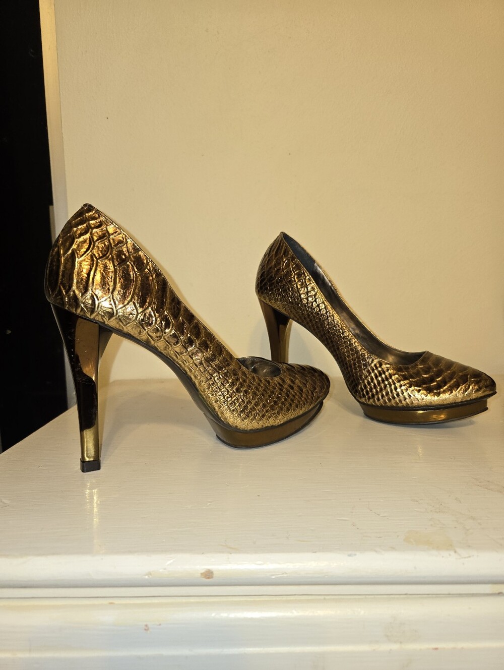 Gianni Bini Gold Alligator Pumps